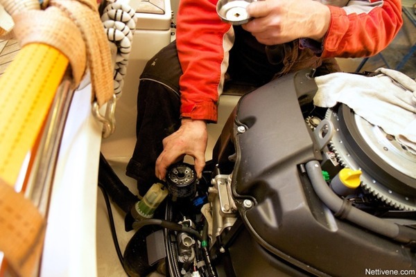 Näin teet perämoottorin vuosihuollon