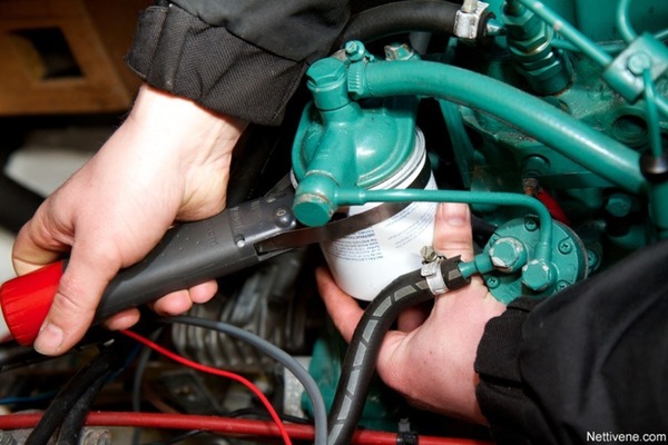 Diesel-koneen huolto on helppo tehdä itse