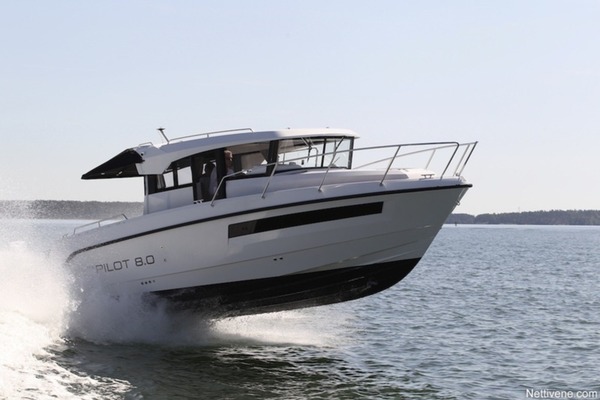 Finnmaster Pilot 8 on suojaisa monikäyttövene