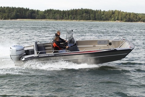 Faster 635 CC on tehty kovaan työhön