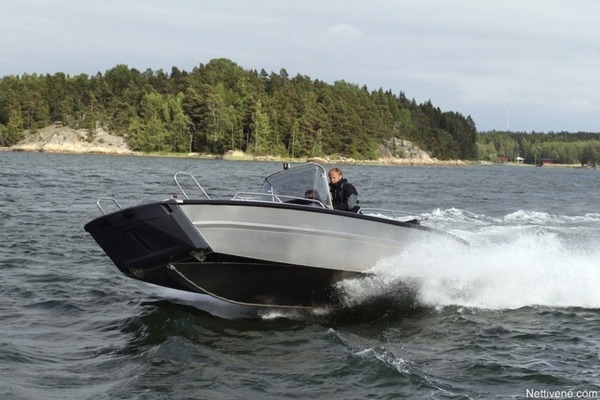 Faster 635 CC on tehty kovaan työhön