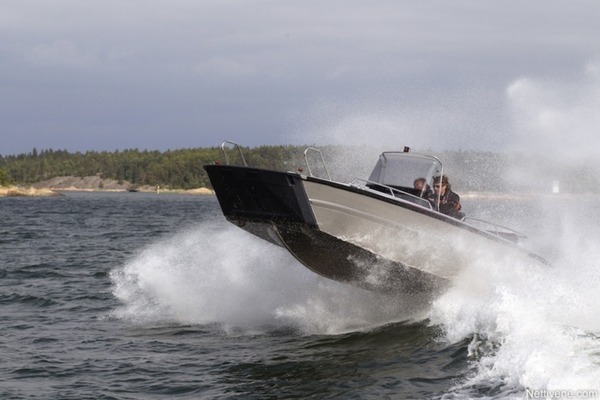 Faster 635 CC on tehty kovaan työhön