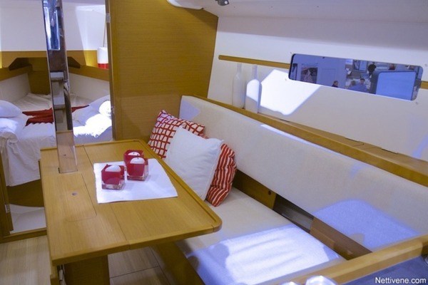 Jeanneaun uutuusvene perhepurjehtijoille Jeanneaun uutuusvene perhepurjehtijoille