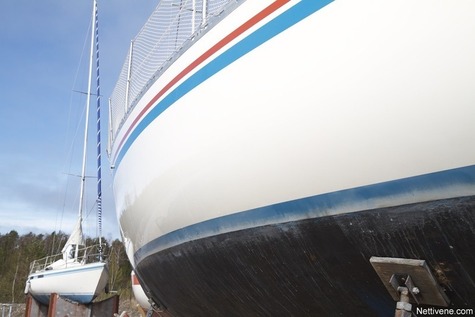 Oikeilla välineillä vanhankin veneen kyljen saa kiiltämään