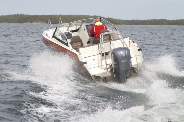 Busterin lasikuitukantinen uutuus täydentää sarjan Busterin lasikuitukantinen uutuus täydentää sarjan