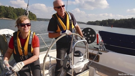 Purjehduksen perusteet oppii parhaiten kokeneemman opetuksessa