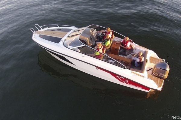 Finnmaster T8 on asuttava päiväretkivene