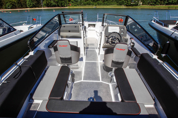 Finnmaster Husky R7 – Asiatyylillä markkinakeskiöön