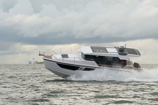 Aquador 35 AQ – Persoonaa peliin