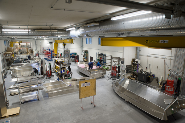 Näin valmistetaan alumiinivene – käsityötä ”alusta alkaen”