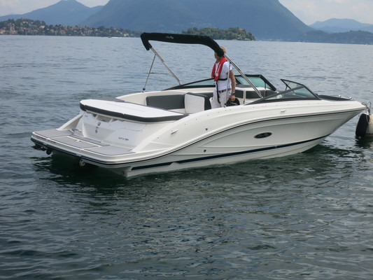 Sea-Ray 230 SPXE – Kaikki kyytiin kruisaamaan