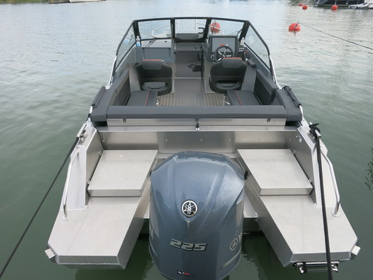 Buster Magnum – Muhkeasti asialinjalla