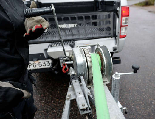 Veneen nosto trailerille – kaveri ja turvaköysi mukaan!