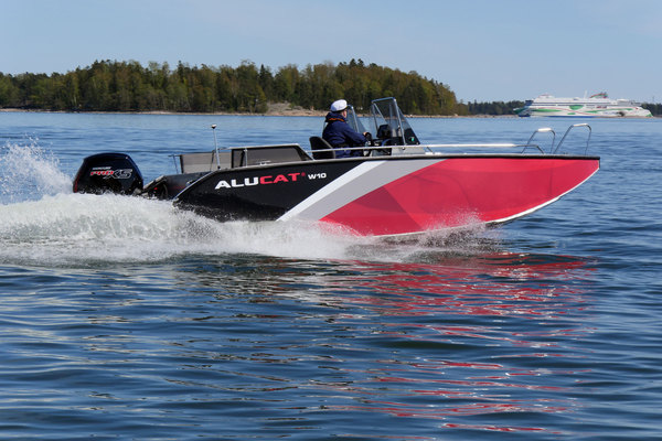 Alucat W10 - katamaraanirakenteella tilaa ja turvallisuutta