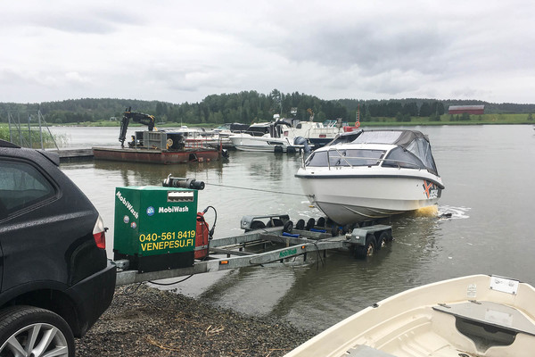 Tarvitseeko veneen pohja myrkkymaalia?