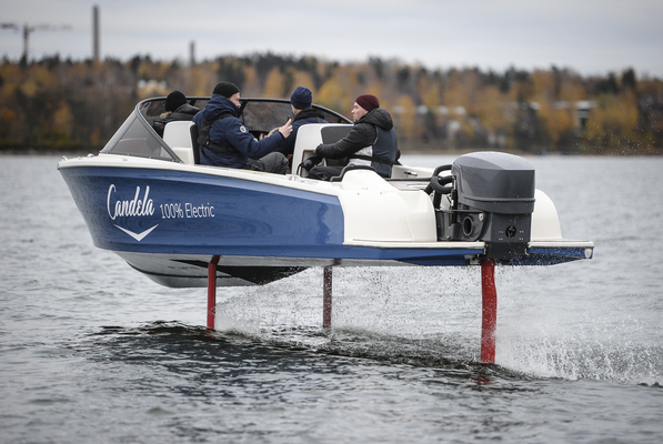 Candela Seven -sähkövene valmiina lähtöön Candela Seven -sähkövene valmiina lähtöön