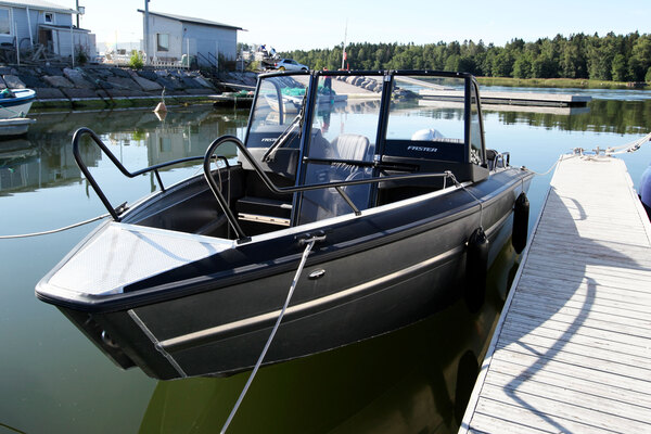 Faster 570 SC - kovan kelin alumiinivene tuplapulpetilla