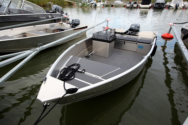 Buster XSr - mökkirannan vene vuodelta 2021