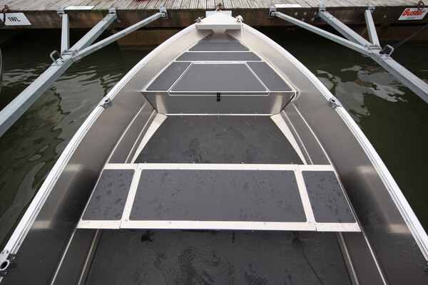 Buster XS - vakaa ja turvallinen kahvaohjattava mökkivene