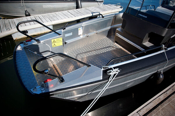 Faster 545 CC - Jykevä keularampillinen käyttövene Faster 545 CC - Jykevä keularampillinen käyttövene