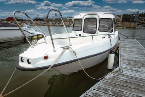 TG 5.9 - Pieni hyttivene hyvillä ajo-ominaisuuksilla