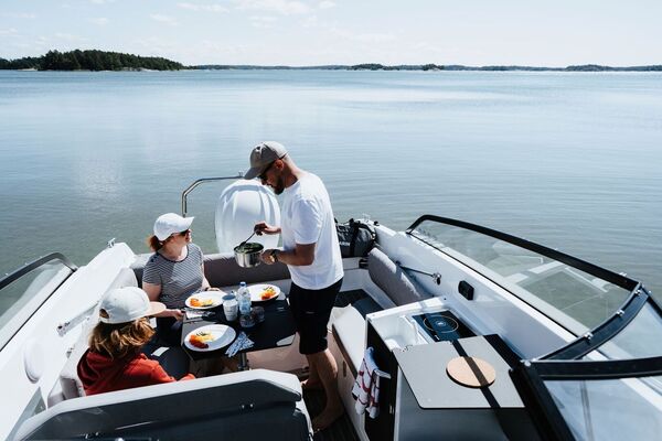 Toimiva ja tyylikäs Yamarin 67 DC on ominaisuuksiltaan kokoluokkansa kärkeä