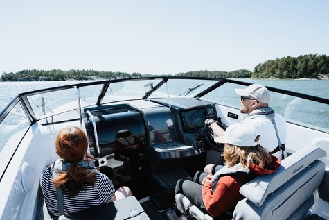 Toimiva ja tyylikäs Yamarin 67 DC on ominaisuuksiltaan kokoluokkansa kärkeä