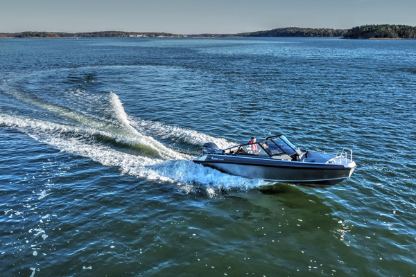 Buster Magnum - sporttinen alumiinivene