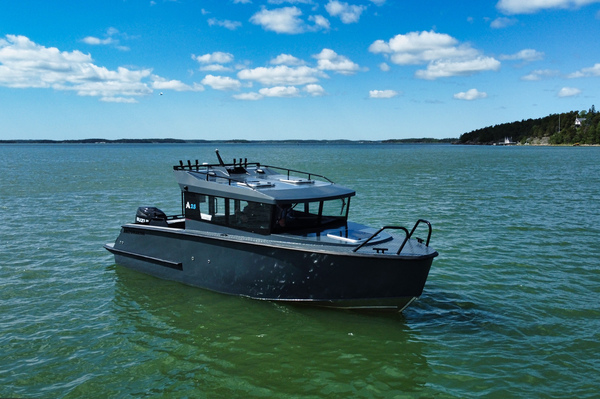 Aaltomarine A25 - Merten tankki avomerikalastukseen ja yhteysveneeksi