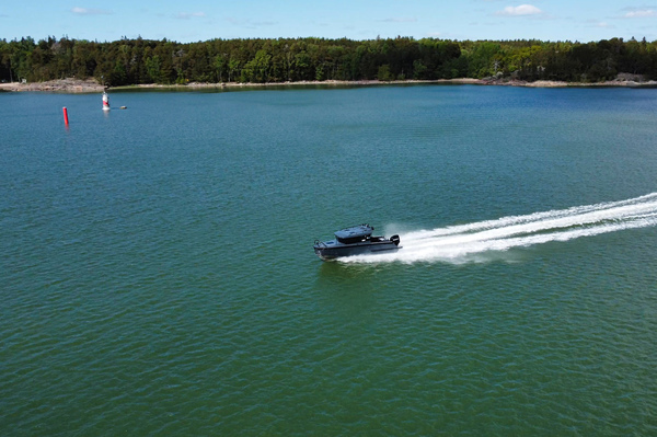 Aaltomarine A25 - Merten tankki avomerikalastukseen ja yhteysveneeksi