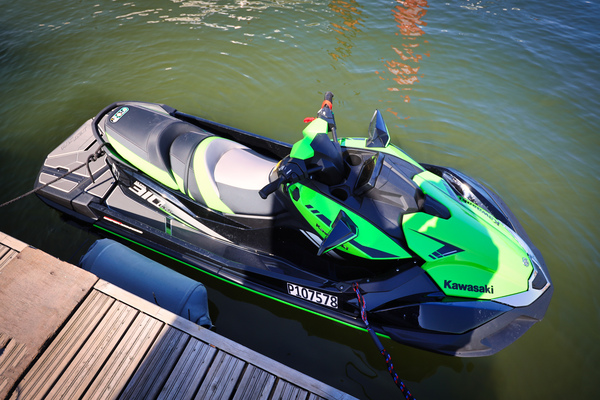 Kawasaki Ultra 310LX-S - vesijetti sporttitykki