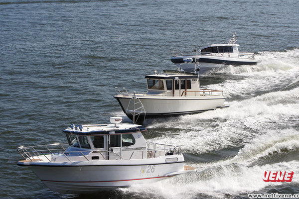 Vertailussa kotimaiset keskihyttiveneet