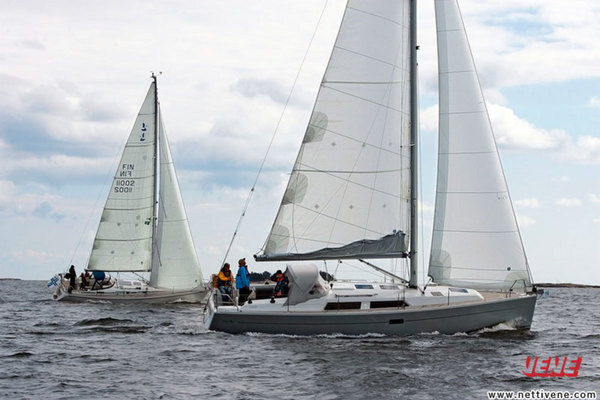 Hanse 375 ja Linjett 37 - moderni vastaan perinteinen