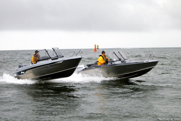 Vertailussa Silver Fox 485 BR ja Yamarin Cross 49 Bow Rider